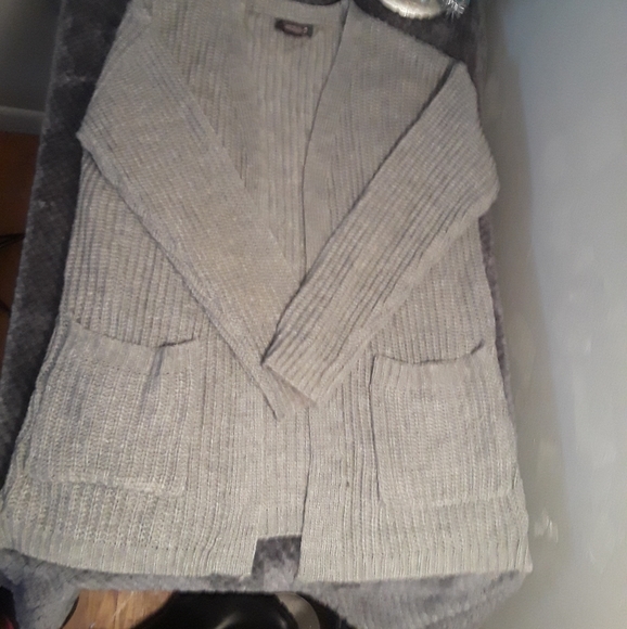 Gray Cardigan - Picture 3 of 8
